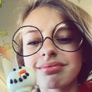 Meet your Posher, Simone